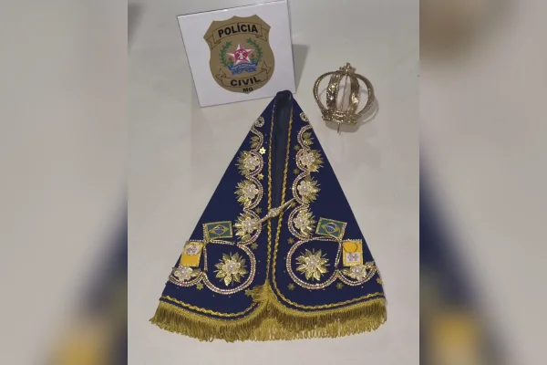 Polícia recupera manto e coroa de Nossa Senhora furtados em igreja de MG