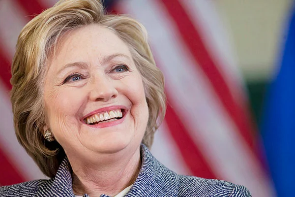 Trump sugere que Hillary arranjou assento para pai de atirador