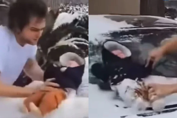 Foto colorida de um homem e um bebê na neve - Metrópoles