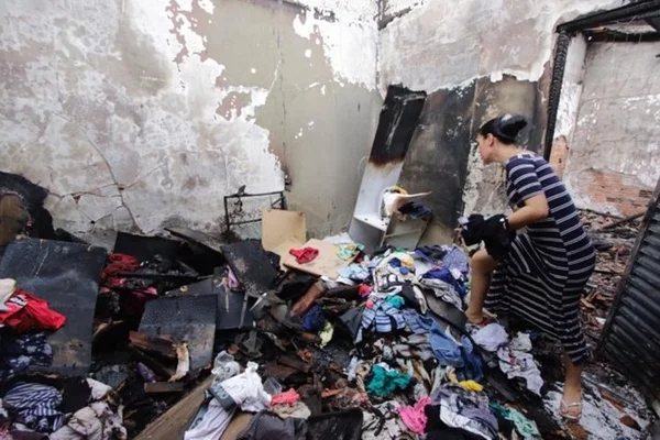 Mãe vive drama com trigêmeos após perder casa em incêndio