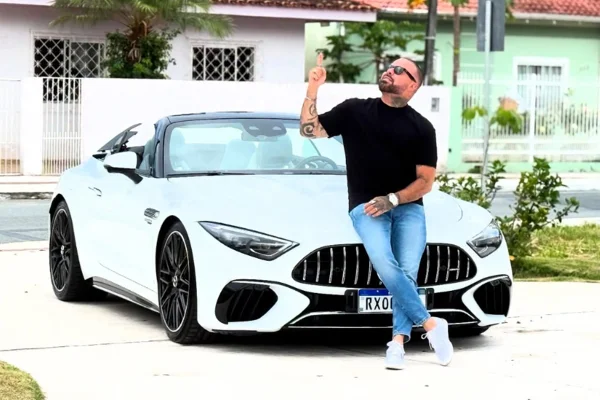 imagem colorida de Ricardo Godoi, empresário e influencer automotivo que morreu em Santa Catarina após anestesia geral para fazer tatuagem