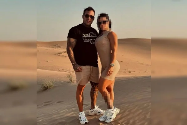 Homem e mulher em deserto