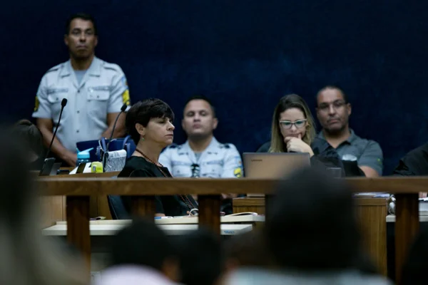 Em meio a julgamento, STF valida laudo com digitais de Adriana Villela