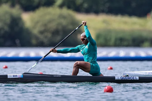 Isaquias Queiroz é prata em etapa da Copa do Mundo de canoagem