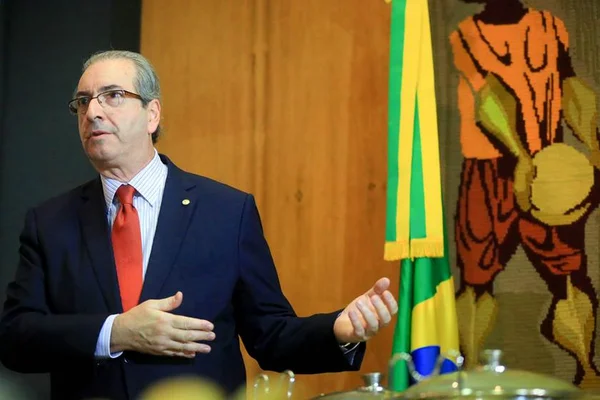 Cunha entregará a Renan decisão do impeachment da Câmara às 15 horas