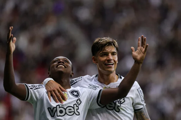 Foto colorida do jogo entre Vasco e Botafogo - Metrópoles