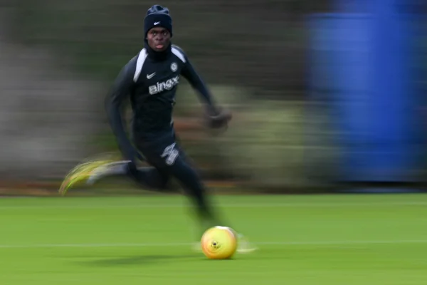Imagem colorida de Samuel Rak Sakyi