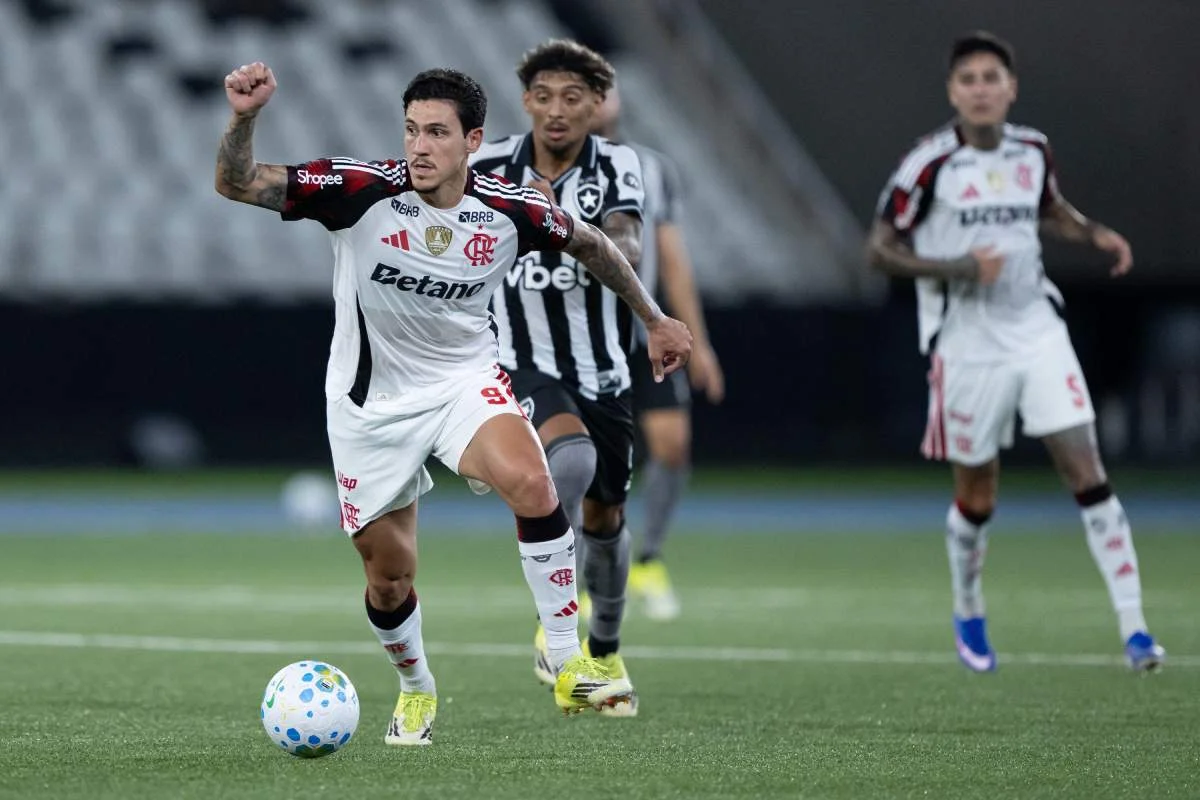 Flamengo e Botafogo se enfrentam em clássico pela 25ª rodada do Campeonato Brasileiro Flamengo e Botafogo se enfrentam em clássico pela 25ª rodada do Campeonato Brasileiro