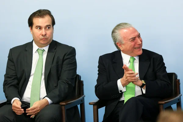 Temer deve oferecer almoço antes de encontro na casa de Maia