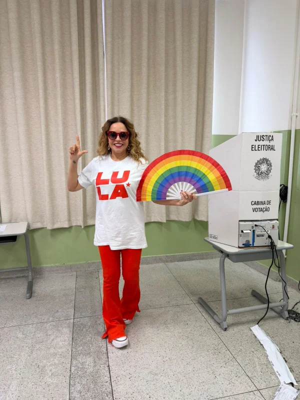 Daniela Mercury cobra posicionamento de Ivete Sangalo para “eleger Lula” - destaque galeria