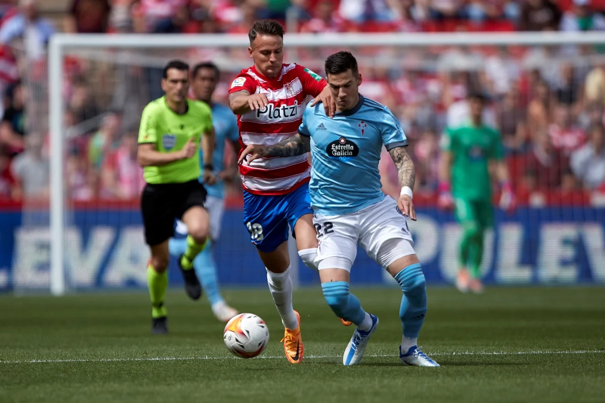 Santi Mina pelo Celta de Vigo em jogo contra o Atlético de Madrid Santi Mina pelo Celta de Vigo em jogo contra o Atlético de Madrid