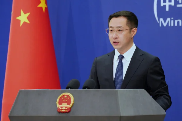 Imagem colorida, China condena envio de navios dos EUA a Venezuela- Metrópoles
