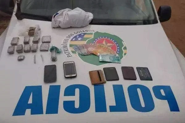 Entorno: dupla é presa tentando vender drogas em festa religiosa