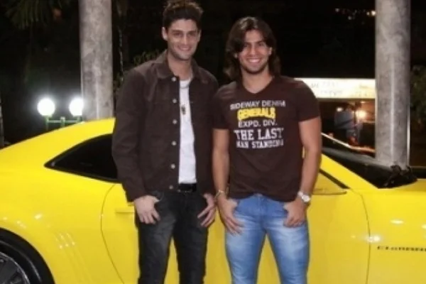 E agora? Mariano, da dupla com Munhoz, vende o Camaro amarelo