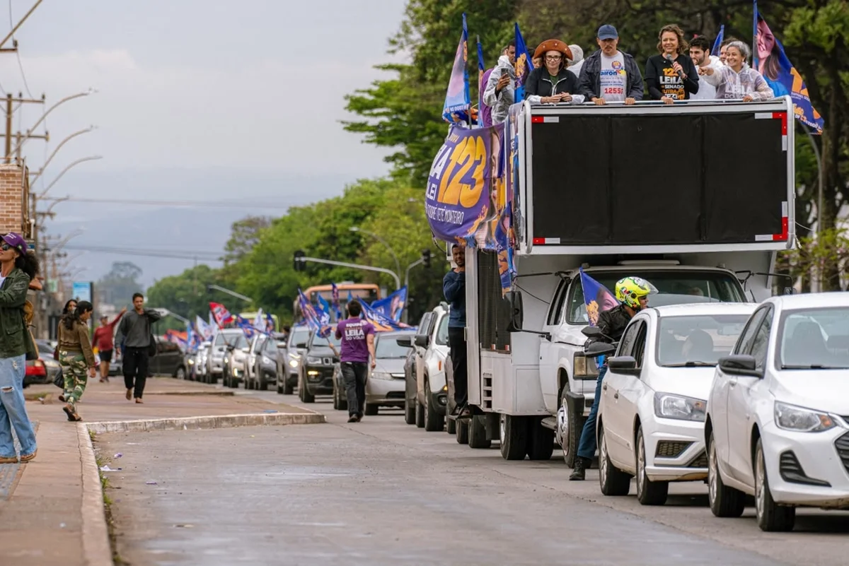 Leila do Vôlei encerra campanha com carreata em Ceilândia e Taguatinga - imagem 1 Leila do Vôlei encerra campanha com carreata em Ceilândia e Taguatinga - imagem 1