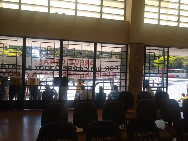 Trabalhadores dos Correios contrariam TST. Empresa vai à Justiça
