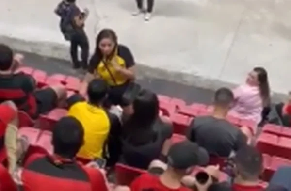 Mulher flagra companheiro com a amante em jogo