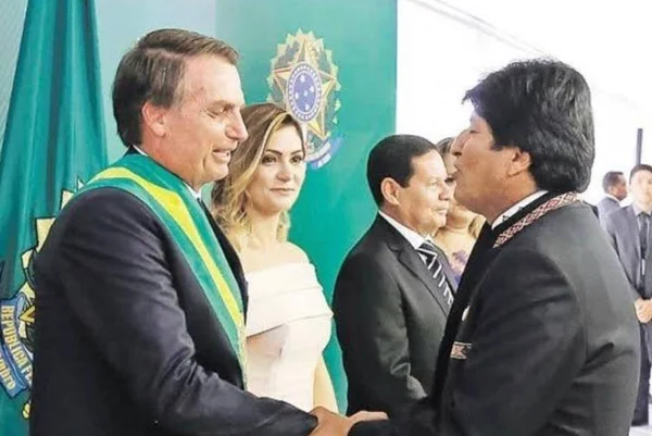 Bolsonaro defende voto impresso ao comentar renúncia de Evo