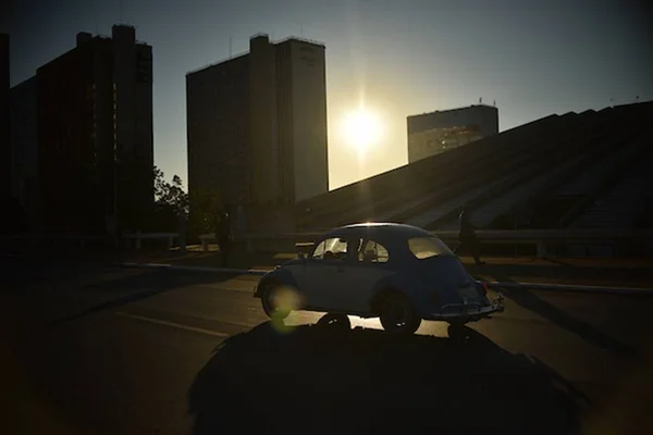 Fusca em frente a Teatro Nacional