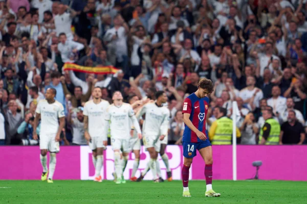 Bellingham decide no fim e Real Madrid vence clássico com Barcelona