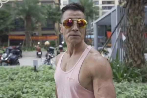 Xinmin Yang com vitalidade aos 76 anos
