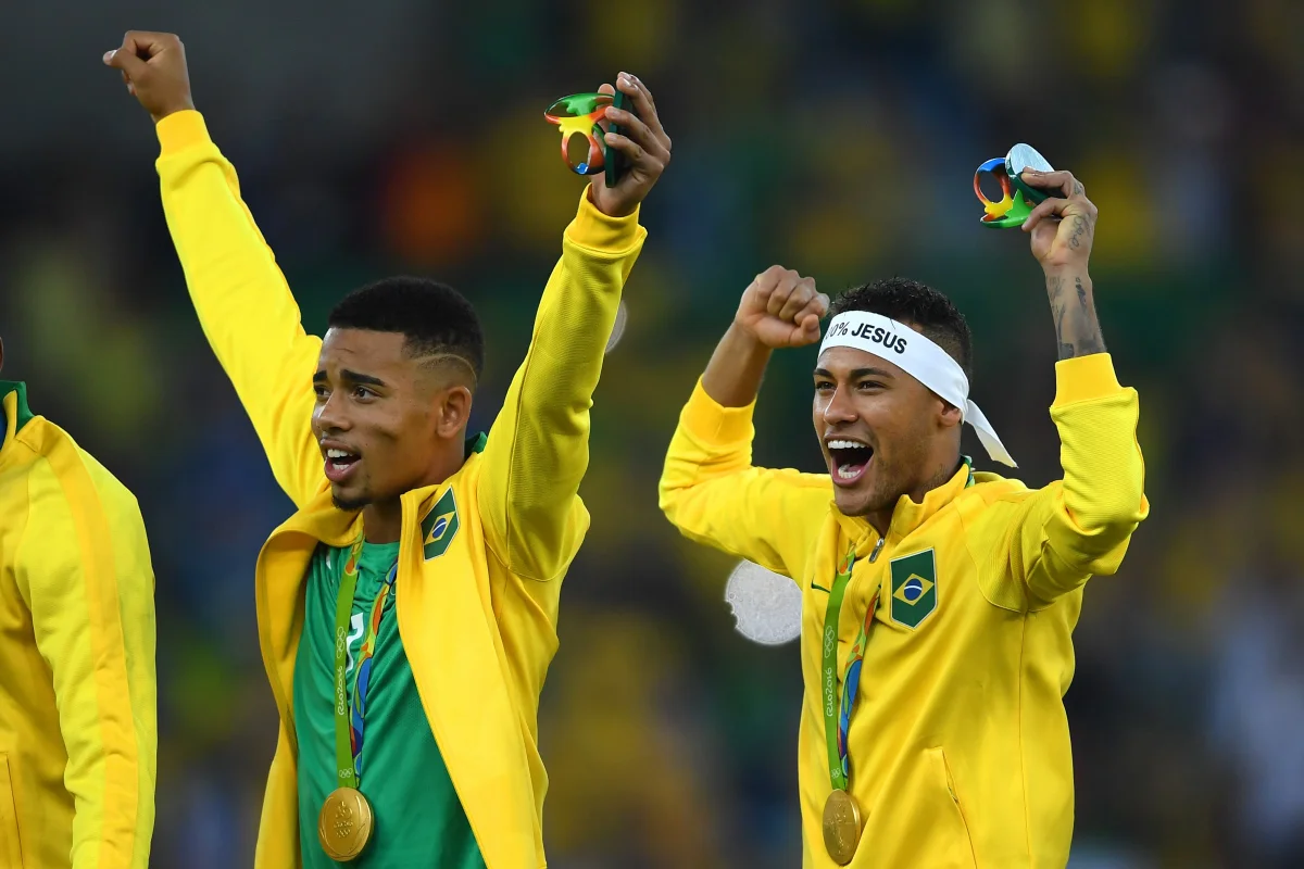 Gabriel Jesus celebra uma década do primeiro ouro olímpico do Brasil