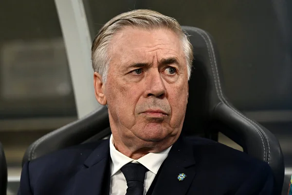 Foto colorida de Carlo Ancelotti - Metrópoles