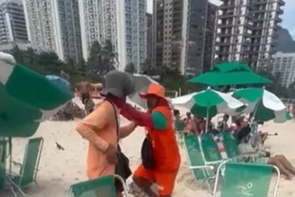 Briga entre vendedores de chá-mate termina com facada em praia. Vídeo