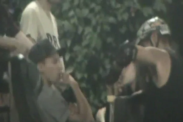 homens usando drogas