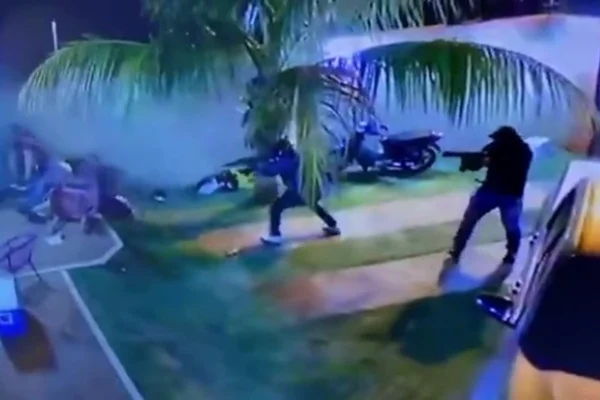 Imagens fortes. Suspeitos executam homem com 35 tiros em festa