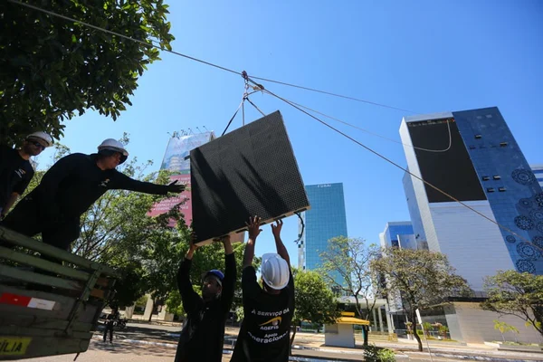 Agefis comunica Metrópoles da legalidade do painel depois de retirá-lo
