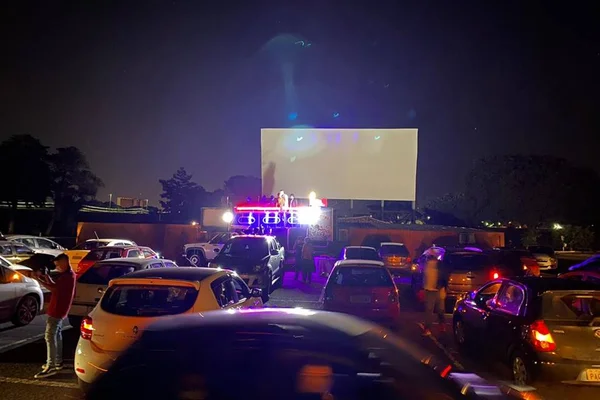 Com Onyx e Delmasso, Sara Nossa Terra faz culto no Cine Drive-In