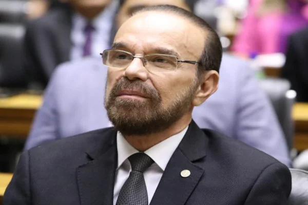 PL proposto na Câmara tenta promover a educação profissional
