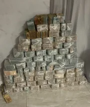 PIlha de dinheiro encontrada com TH Joias