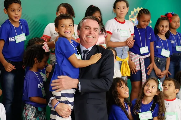 No 1º semestre, Bolsonaro recebeu mais escolas que Temer, Dilma e Lula