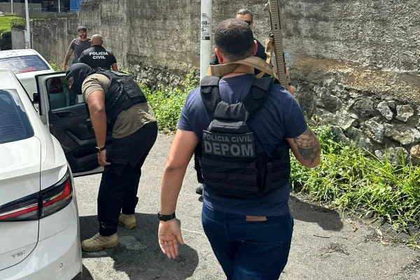 Imagem colorida, BA: grupo que enganava vítimas para trocar cartões em caixas é preso- Metrópoles