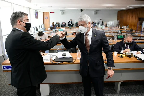 Dividido, PT não deve fechar apoio à CPI da Rachadinha no Senado