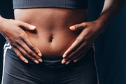 A barriga estufada e a sensação de peso na musculatura abdominal pode ser sinal de câncer ginecológico