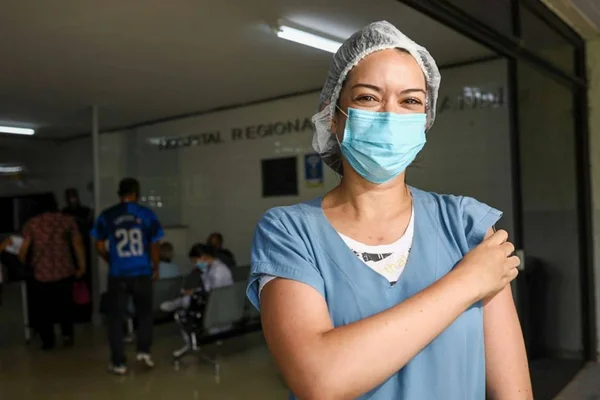 Enfermeira vacinada no hospital de Ceilândia: “Dia mais feliz do ano”