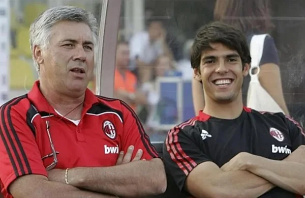 Foto colorida de Kaká e Ancelotti - Metrópoles