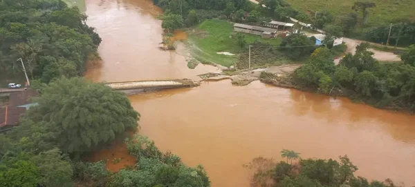 Chuvas provocam rompimento de ponte e isolam comunidade rural de Rio Branco do Sul