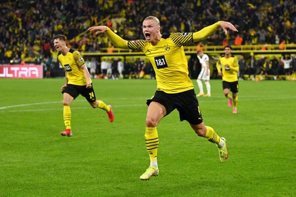 Haaland marca nos acréscimos e garante vitória do Dortmund no Alemão