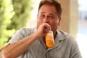 Leonardo é clicado durante comemoração Leonardo é clicado durante comemoração