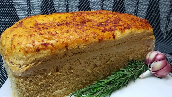 Fácil: aprenda a receita do pão com pimenta biquinho e alho