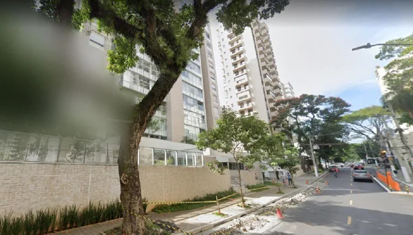 Alvo de enchentes, bairro nobre ergueu prédios no lugar de um piscinão