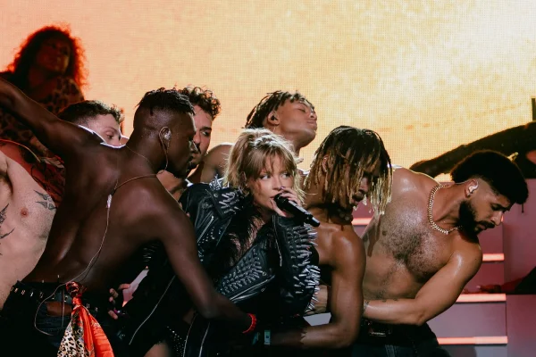 Luísa Sonza no palco do Coachella 2026