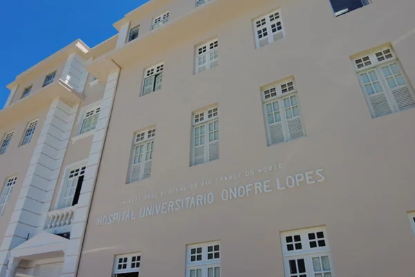 Imagem colorida da fachada hospital universitario onofre lopes - Metrópoles