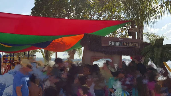 Criança de 4 anos foge do espaço kids do Na Praia
