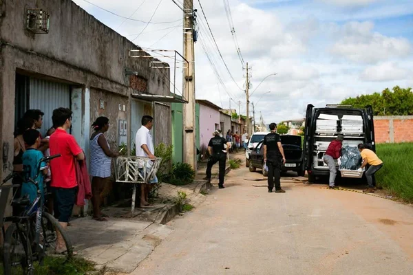 Polícia Civil do Distrito Federal faz investigação em caso de corpo de homem encontrado no porta-malas de um carro em Planaltina