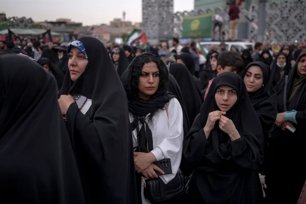 irã suspende punição lei hijab mulheres - metrópoles